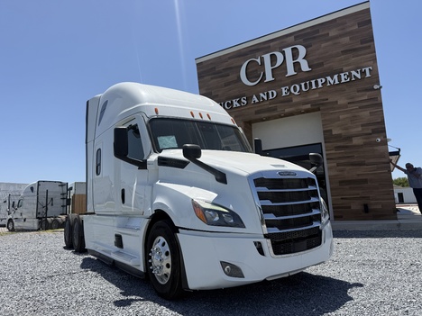 2021 FREIGHTLINER Cascadia Sleeper #1213