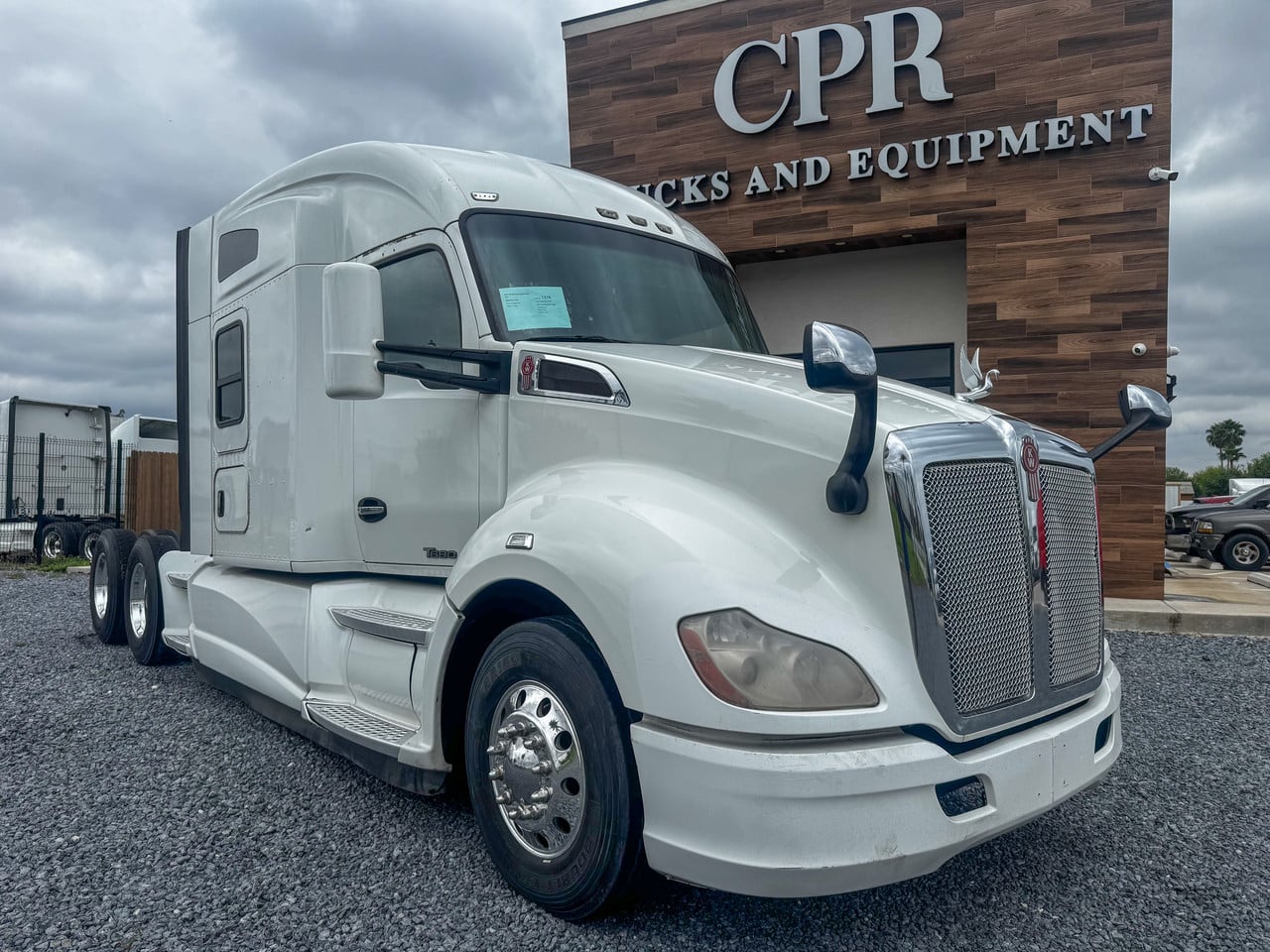2017 KENWORTH T680 Sleeper #1 2017 KENWORTH T680 Sleeper #1