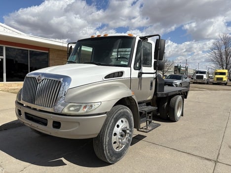 2003 INTERNATIONAL 4400 Medium DutyTruck #1221 2003 INTERNATIONAL 4400 Medium DutyTruck #1221