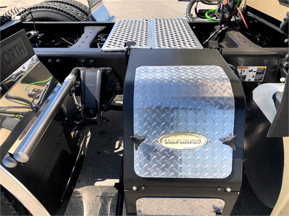 USED 2015 KENWORTH T680 SLEEPER FOR SALE IN TN #1298