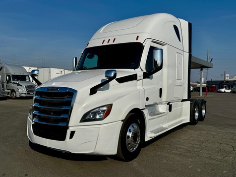 2021 FREIGHTLINER CASCADIA Sleeper