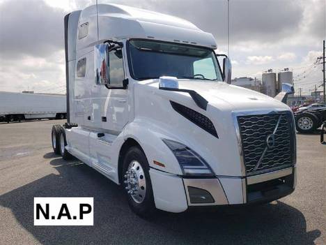 2022 VOLVO VNL760 Sleeper