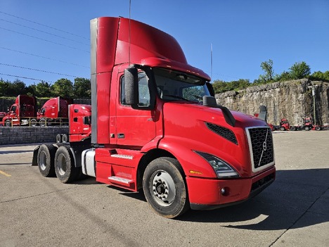 2020 VOLVO VNR64T300 Daycab