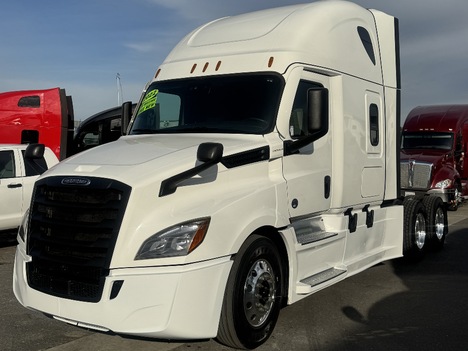 2022 FREIGHTLINER CASCADIA Sleeper