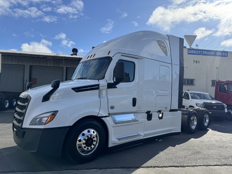 2023 FREIGHTLINER CASCADIA Sleeper