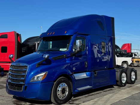 2023 FREIGHTLINER CASCADIA 126 Sleeper