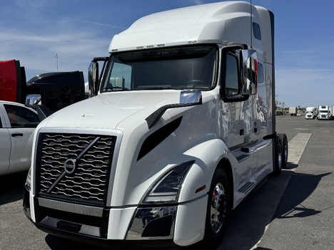 2021 VOLVO VNL760 Sleeper
