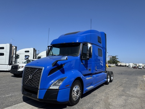 2020 VOLVO VNL860 Sleeper