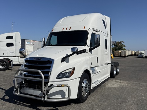 2022 FREIGHTLINER CASCADIA Sleeper