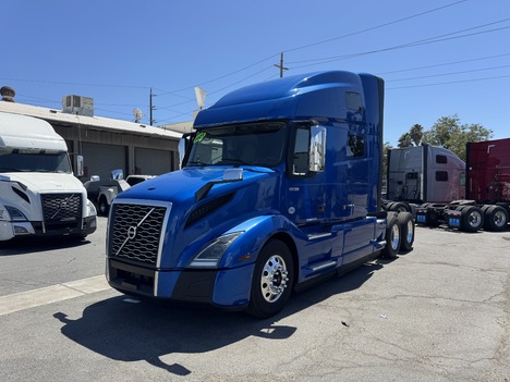 2021 VOLVO VNL760 Sleeper