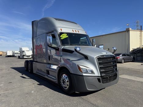 2023 FREIGHTLINER CASCADIA PT126064ST Sleeper