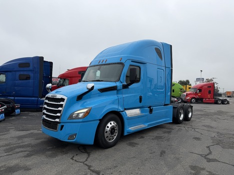 2023-freightliner-cascadia-sleeper #1412
