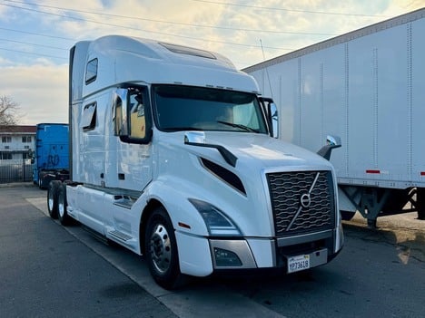 2024 VOLVO VNL860 Sleeper