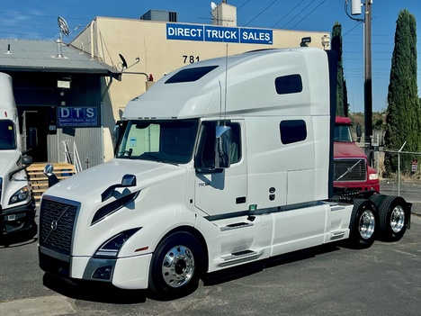 2022 VOLVO VNL760 Sleeper