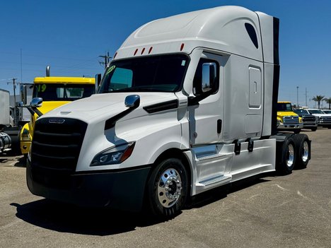 2023-freightliner-cascadia-sleeper #1535