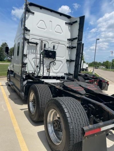 USED 2018 FREIGHTLINER CASCADIA 126 SLEEPER TRUCK #$vid