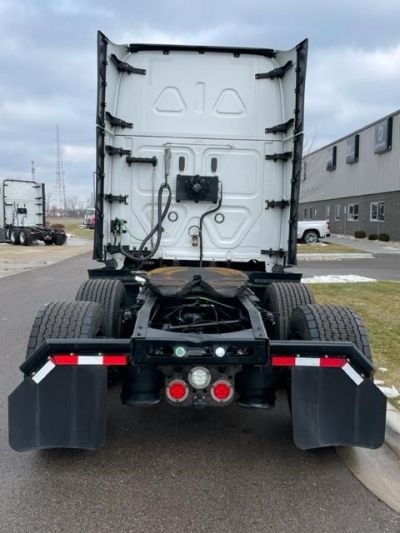 USED 2018 FREIGHTLINER CASCADIA 126 SLEEPER TRUCK #$vid