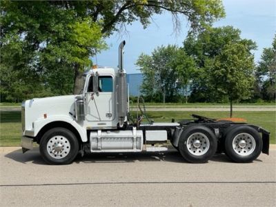 USED 2000 FREIGHTLINER FLD120 DAYCAB TRUCK #$vid