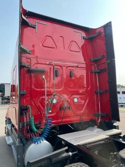 USED 2020 FREIGHTLINER CASCADIA 126 SLEEPER TRUCK #$vid