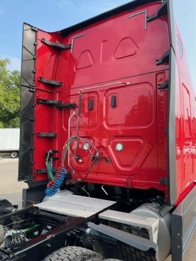 USED 2020 FREIGHTLINER CASCADIA 126 SLEEPER TRUCK #$vid