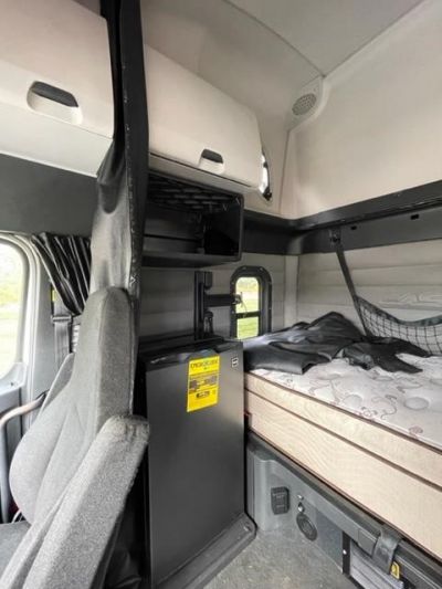 USED 2018 FREIGHTLINER CASCADIA 126 SLEEPER TRUCK #$vid