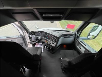 USED 2018 FREIGHTLINER CASCADIA 126 SLEEPER TRUCK #$vid
