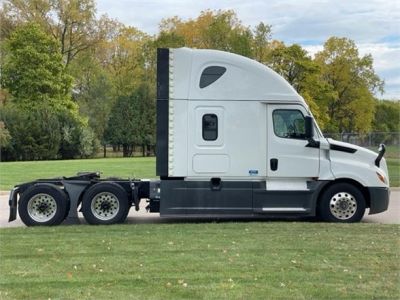 USED 2018 FREIGHTLINER CASCADIA 126 SLEEPER TRUCK #$vid