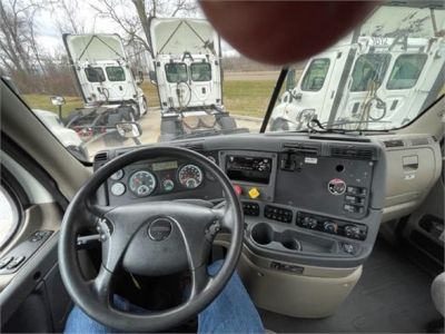 USED 2016 FREIGHTLINER CASCADIA 113 DAYCAB TRUCK #$vid
