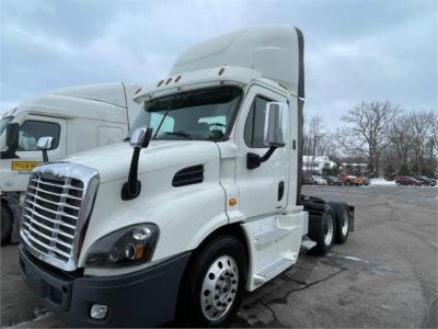 USED 2016 FREIGHTLINER CASCADIA 113 DAYCAB TRUCK #$vid