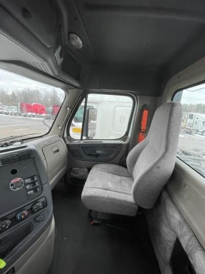 USED 2016 FREIGHTLINER CASCADIA 113 DAYCAB TRUCK #$vid
