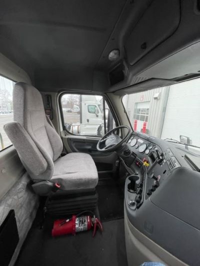 USED 2016 FREIGHTLINER CASCADIA 113 DAYCAB TRUCK #$vid