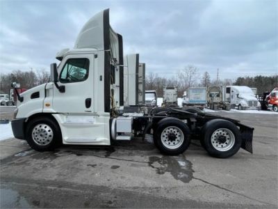 USED 2016 FREIGHTLINER CASCADIA 113 DAYCAB TRUCK #$vid