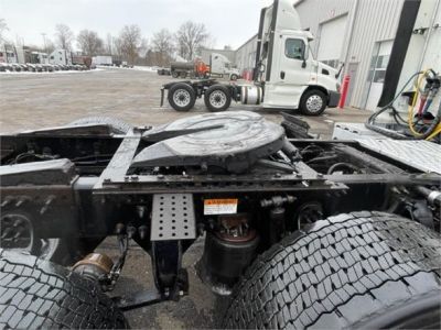 USED 2016 FREIGHTLINER CASCADIA 113 DAYCAB TRUCK #$vid