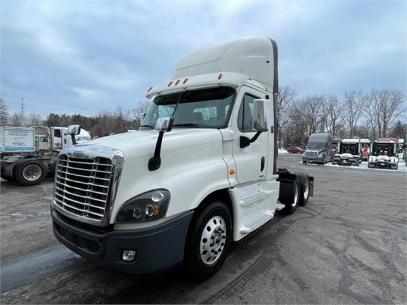 USED 2016 FREIGHTLINER CASCADIA 125 DAYCAB TRUCK #1275