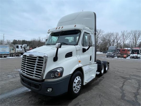 USED 2016 FREIGHTLINER CASCADIA 113 DAYCAB TRUCK #1276