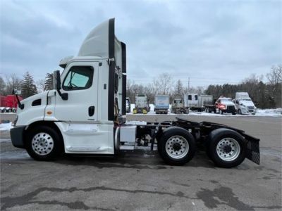 USED 2016 FREIGHTLINER CASCADIA 113 DAYCAB TRUCK #$vid