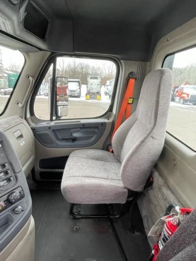 USED 2016 FREIGHTLINER CASCADIA 113 DAYCAB TRUCK #$vid