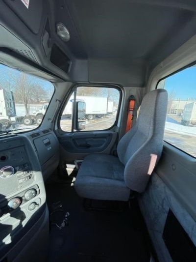 USED 2016 FREIGHTLINER CASCADIA 113 DAYCAB TRUCK #$vid