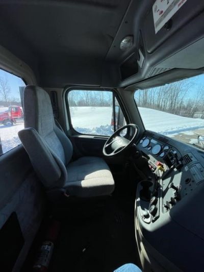 USED 2016 FREIGHTLINER CASCADIA 113 DAYCAB TRUCK #$vid