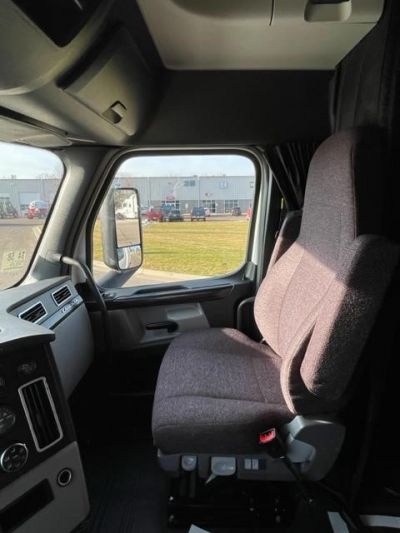 USED 2019 FREIGHTLINER CASCADIA 126 SLEEPER TRUCK #$vid