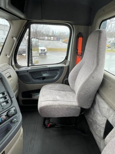 USED 2017 FREIGHTLINER CASCADIA 125 DAYCAB TRUCK #$vid