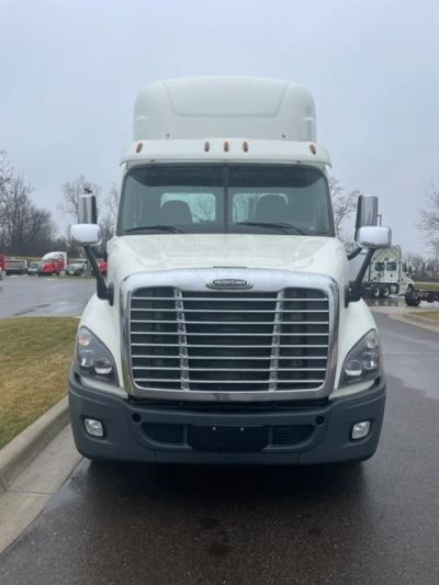 USED 2017 FREIGHTLINER CASCADIA 125 DAYCAB TRUCK #$vid