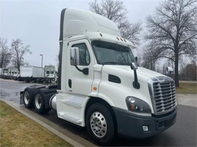 USED 2017 FREIGHTLINER CASCADIA 125 DAYCAB TRUCK #$vid