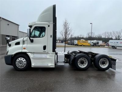 USED 2017 FREIGHTLINER CASCADIA 125 DAYCAB TRUCK #$vid