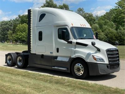 USED 2018 FREIGHTLINER CASCADIA 126 SLEEPER TRUCK #$vid