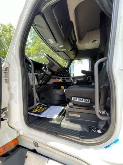 USED 2018 FREIGHTLINER CASCADIA 126 SLEEPER TRUCK #$vid