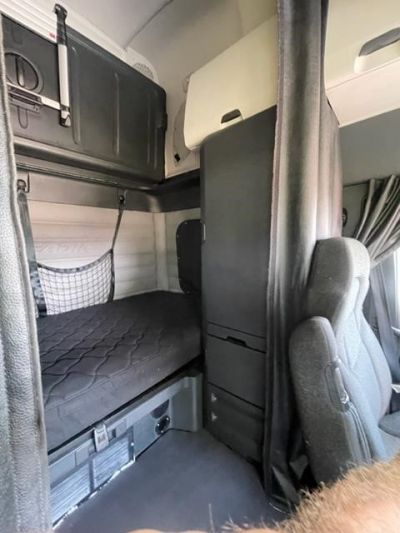 USED 2018 FREIGHTLINER CASCADIA 126 SLEEPER TRUCK #$vid