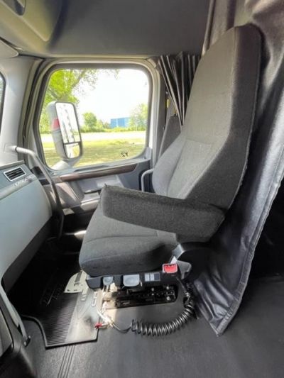 USED 2018 FREIGHTLINER CASCADIA 126 SLEEPER TRUCK #$vid