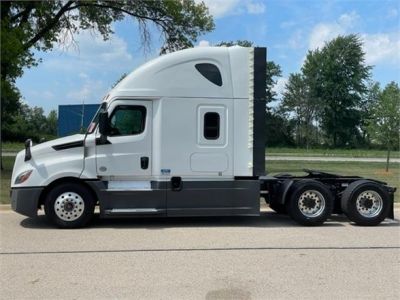 USED 2018 FREIGHTLINER CASCADIA 126 SLEEPER TRUCK #$vid