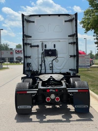 USED 2018 FREIGHTLINER CASCADIA 126 SLEEPER TRUCK #$vid